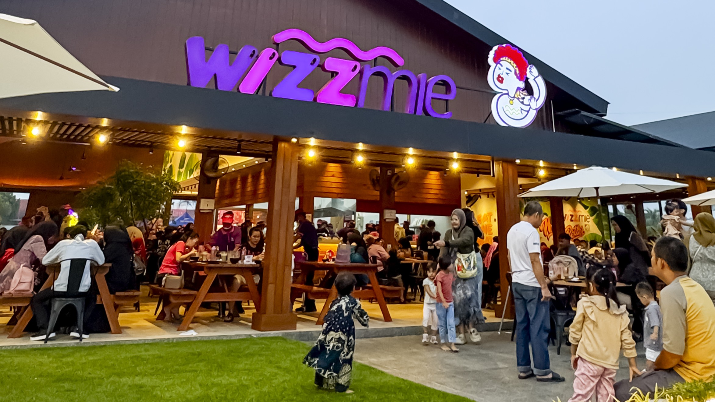 Pengunjung Wizzmie Cimahi